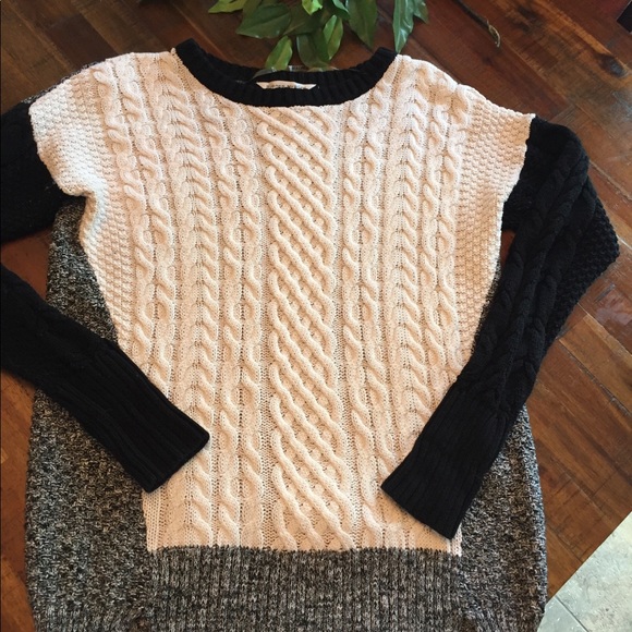 Bianca Nygard Sweater. Beautiful with any bottoms - Picture 1 of 3
